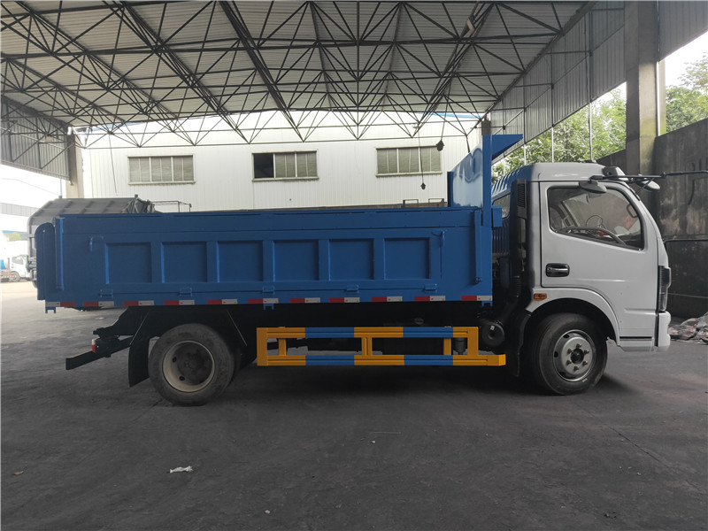 容積7方污泥清運(yùn)車(chē)